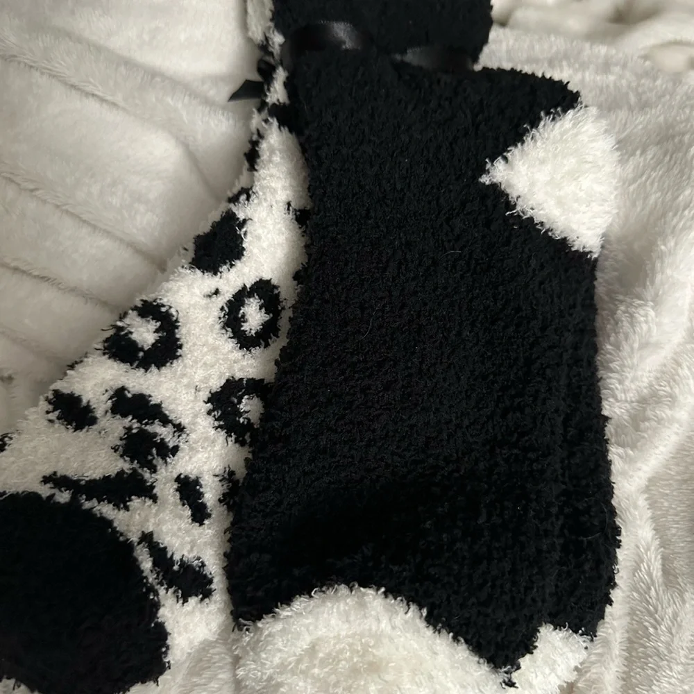 NWT Free Press Cozy Fuzzy Socks Womens Size 9-11 Black/White 2 Pairs